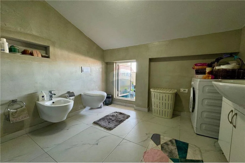 Tirane, jepet me qera apartament 2+1 Kati 6, 120 m² 500 € (Rruga Frosina Plaku)