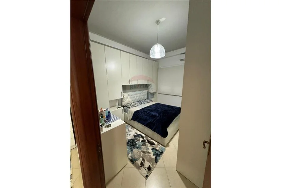 Tirane, jepet me qera apartament 2+1 Kati 1, 600 m² 600 € (rruga bill klinton)