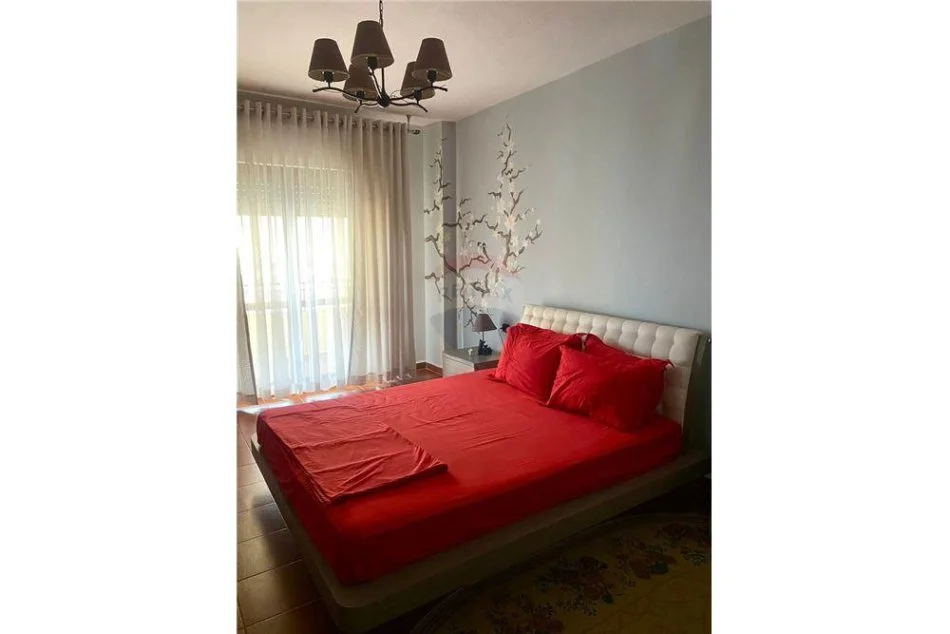 Tirane, jepet me qera apartament 2+1 Kati 10, 124 m² 600 € (Komuna e Parisit)