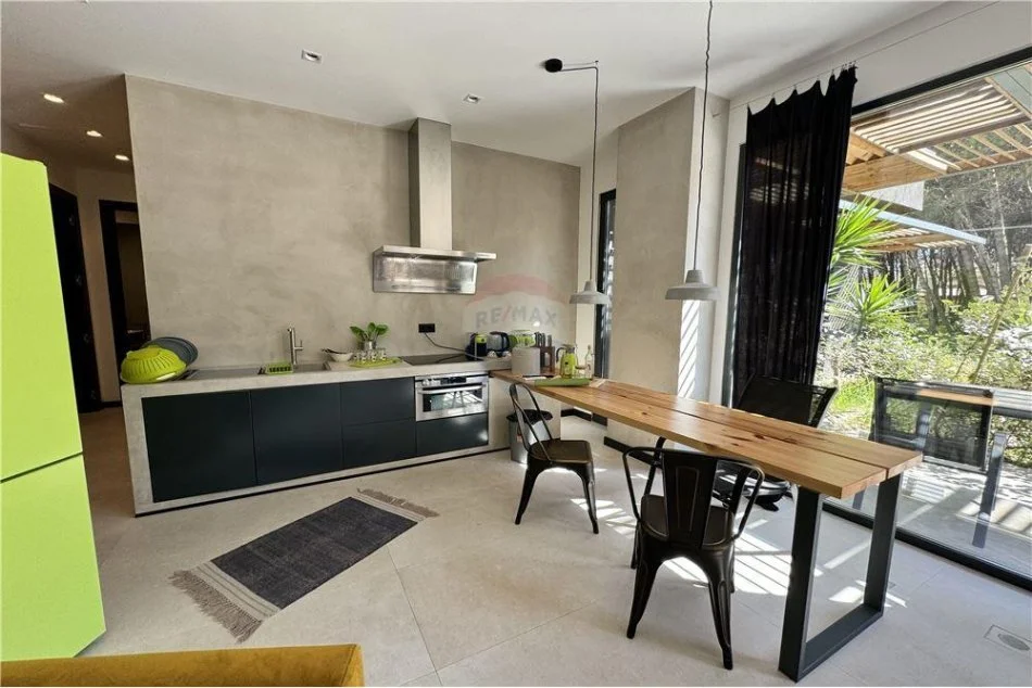 Durres, shitet 1+1 Kati 1, 61 m² 180.000 € (Qerret)