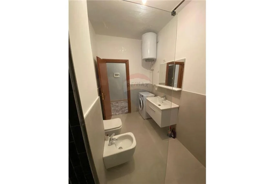 Tirane, jepet me qera apartament 1+1 Kati 3, 60 m² 450 € (Rruga Bill Klinton - Komuna e Parisit, Shqipëri)