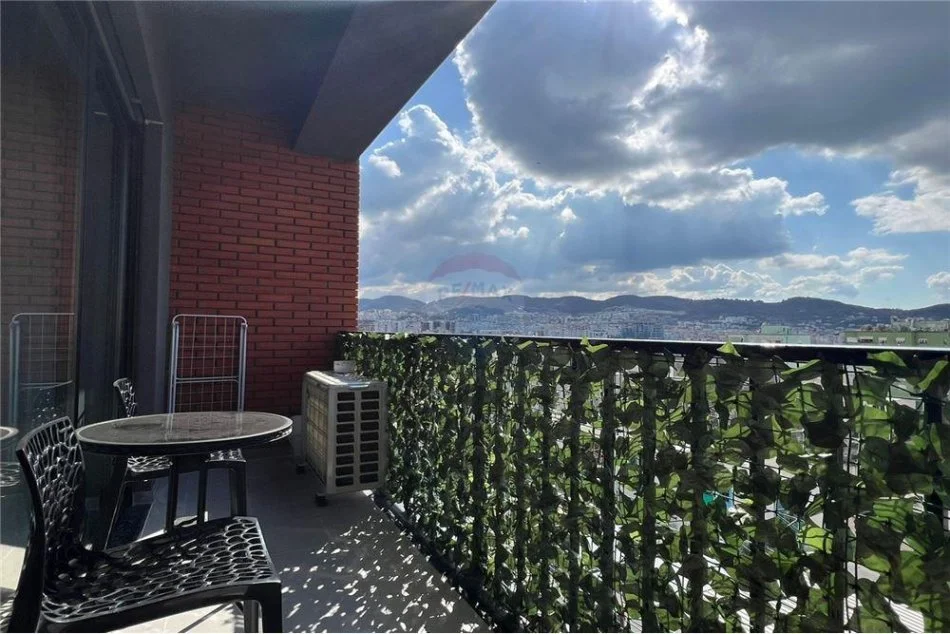 Tirane, jepet me qera apartament 2+1+Ballkon Kati 8, 105 m² 1.000 € (Rruga Myslym Shyri)