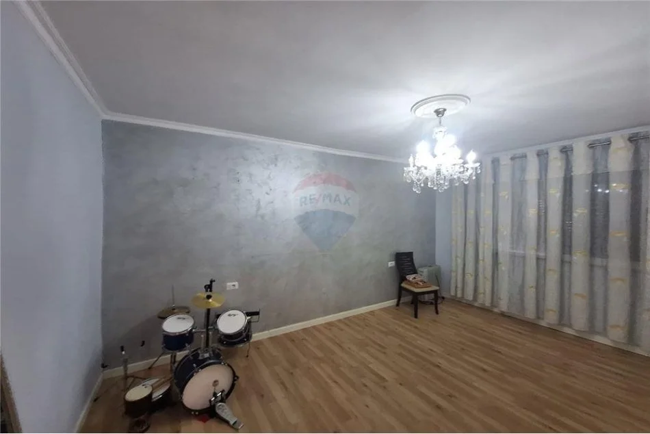 Tirane, jepet me qera apartament 2+1 Kati 5, 104 m² 520 € (Rruga Kongresi i Manastirit)