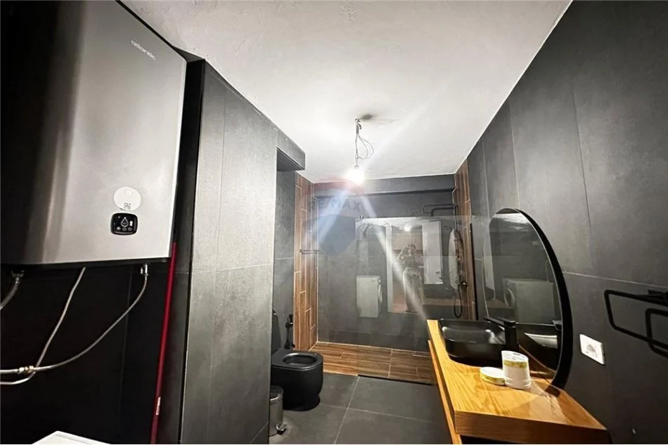 Tirane, jepet me qera apartament 1+1 , 75 m² 550 € (Fusha e Aviacionit)