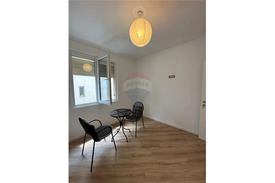 Tirane, jepet me qera apartament 2+1 Kati 1, 90 m² 450 € (muhamed Deliu - Fresku)