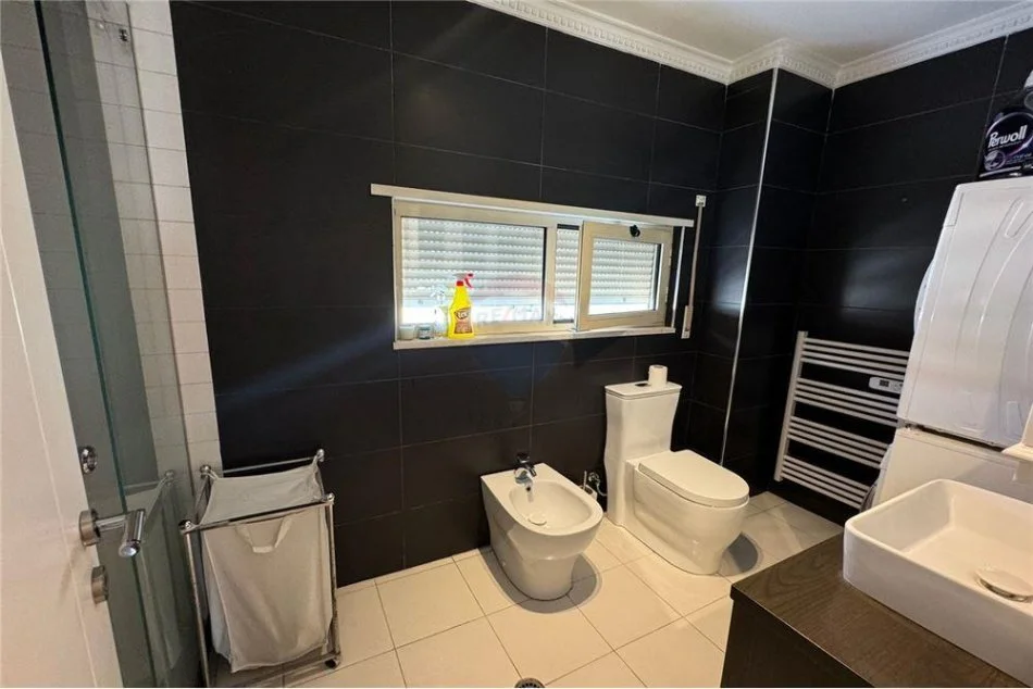 Tirane, jepet me qera apartament duplex Dublex , 130 m² 1.200 € (Komuna e Parisit)