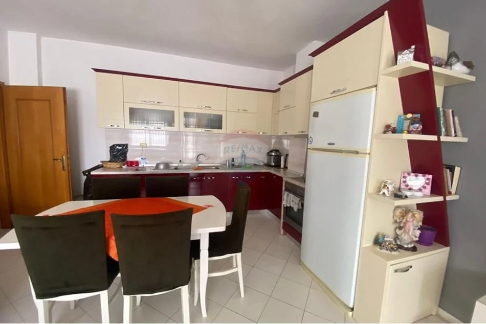 Tirane, jepet me qera apartament 2+1 , 80 m² 350 € (Apartament 2+1 per qira afer Ardenos)