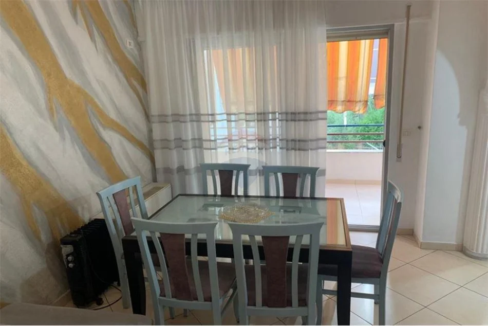 Tirane, jap me qera apartament 2+1+Aneks+Ballkon Kati 4, 110 m² 500 € (Liqeni i Thate)