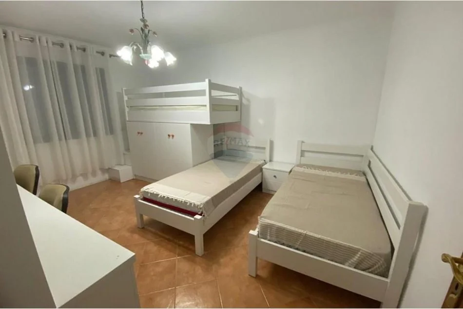 Tirane, jepet me qera apartament 3+1 , 114 m² 700 € (Frosina Plaku - 21 Dhjetori,)