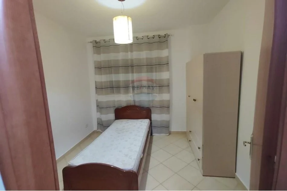 Tirane, jepet me qera apartament 2+1+Ballkon Kati 3, 97 m² 450 € (Rruga Hamdi Garunja)