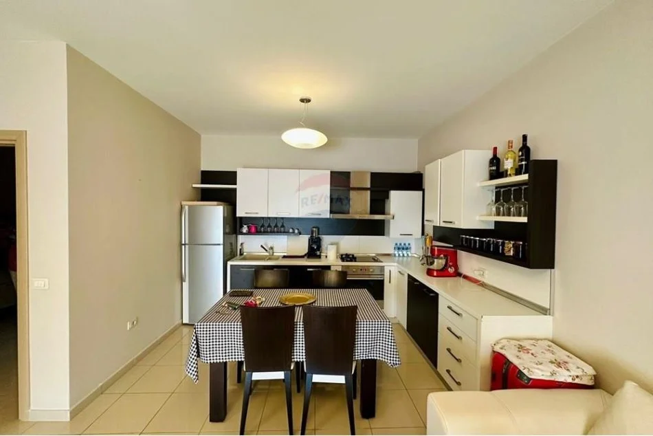 Tirane, shitet apartament 1+1+Ballkon Kati 6, 83 m² 166.000 € (Komuna e Parisit)
