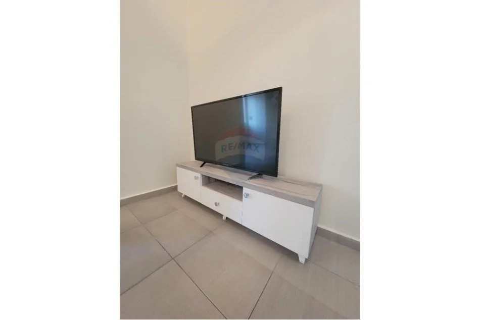 Tirane, jepet me qera apartament 1+1 Kati 3, 70 m² 550 € (Jepet apartament 1+1 me qira ne Brryl)