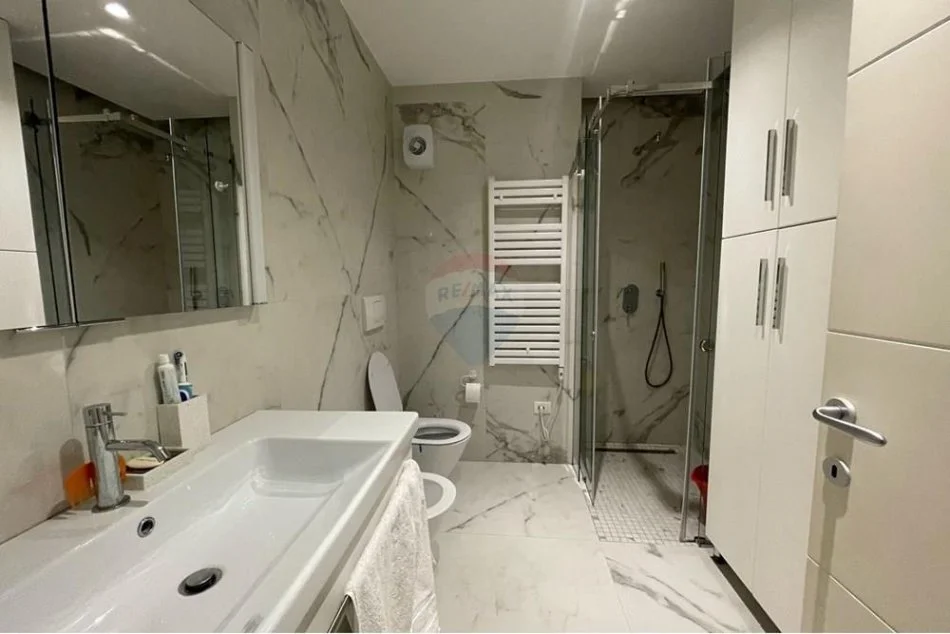 Tirane, jepet me qera apartament 2+1 Kati 8, 107 m² 900 € (Rruga e Elbasanit)