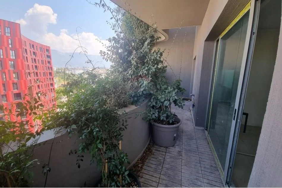 Tirane, jepet me qera ambjent biznesi Kati 8, 264 m² 48.000 € (APARTAMENT 3+1+2+PARKIM PER QIRA TE LION PARK!)