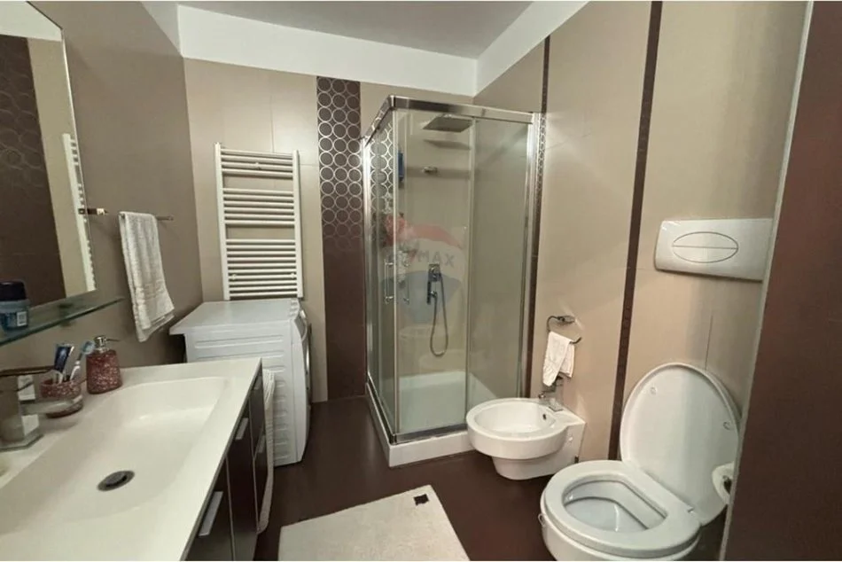 Tirane, shitet apartament 2+1 Kati 6, 121 m² 295.500 € (Rruga e Elbasanit,)