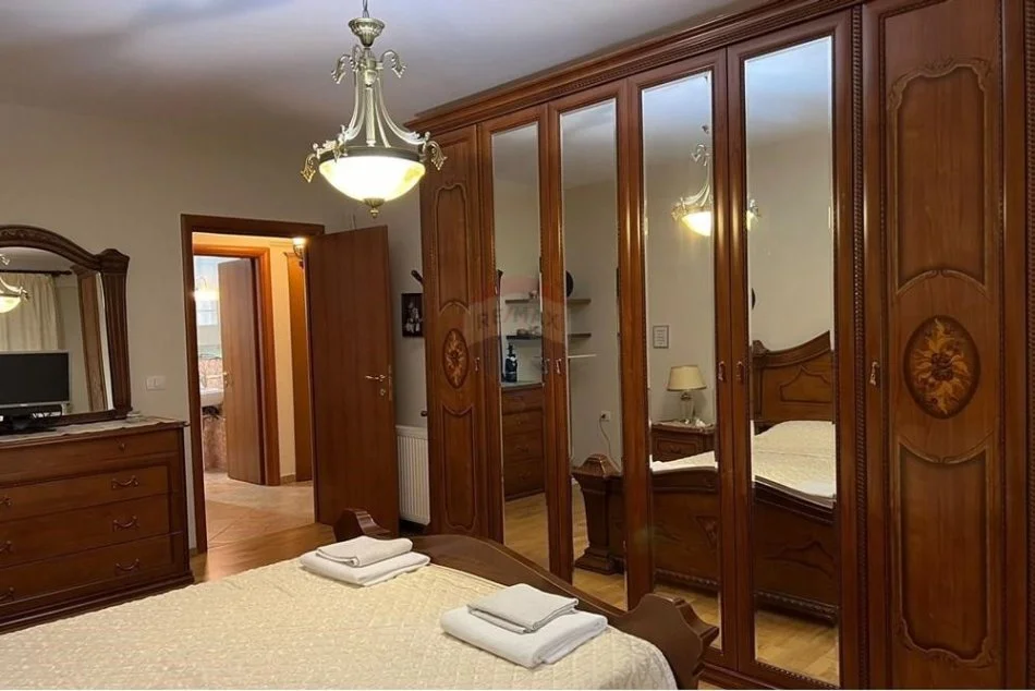 Tirane, jepet me qera apartament 2+1 , 90 m² 700 € (Apartament 2+1 per qira tek Sheshi Wilson!)