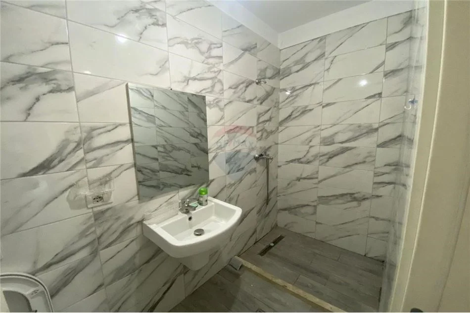 Tirane, jepet me qera apartament 2+1 , 90 m² 500 € (Apartament 2+1+2+ post parkimin me qera te SimaCo)