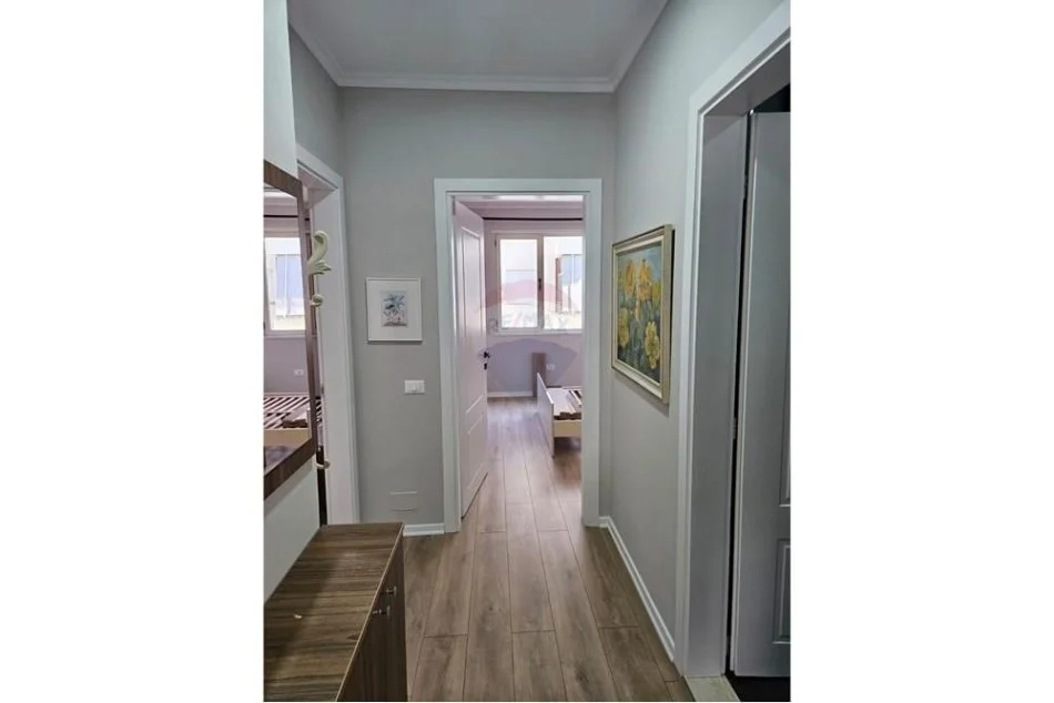 Tirane, jepet me qera apartament 2+1 , 110 m² 850 € (Apartament 2+1+post parkimi tek Liqeni i Thate!)