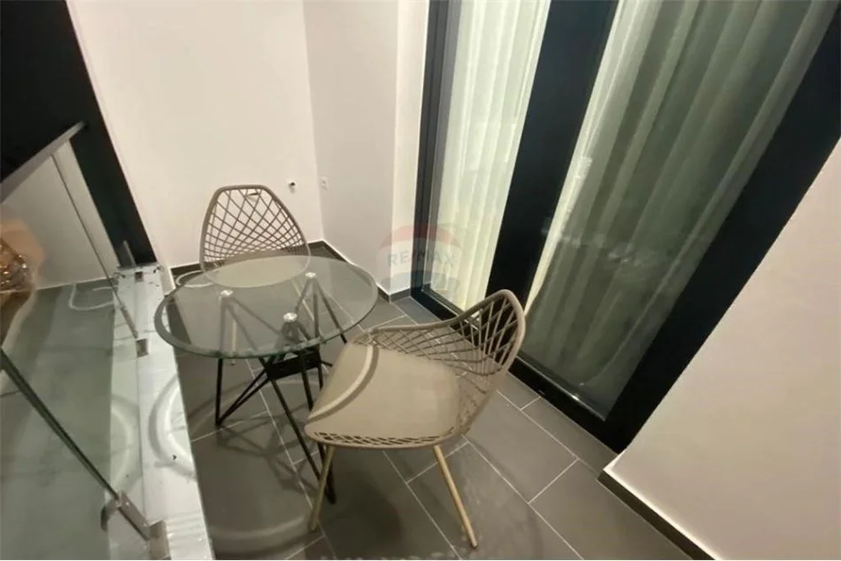 Tirane, jepet me qera apartament 1+1 , 75 m² 800 € (Apartament luksoz per qira tek Arlis!)