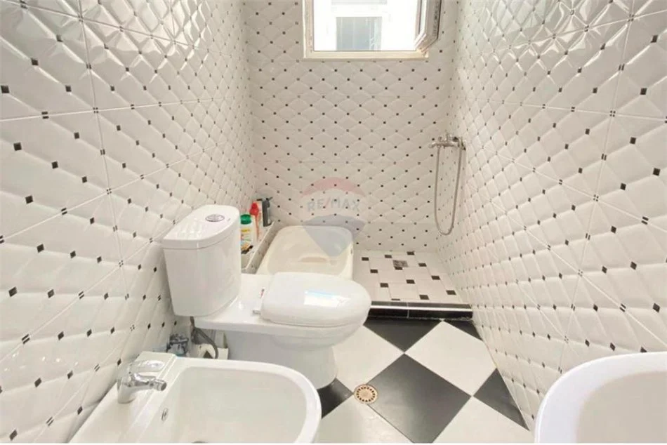 Tirane, jepet me qera apartament 2+1 Kati 5, 103 m² 800 € (LIqeni i Thate)