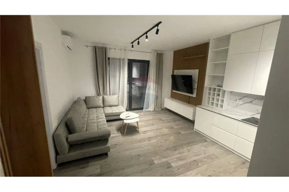 Tirane, jepet me qera apartament 2+1 Kati 5, 82 m² 800 € (Kopshti Botanik)
