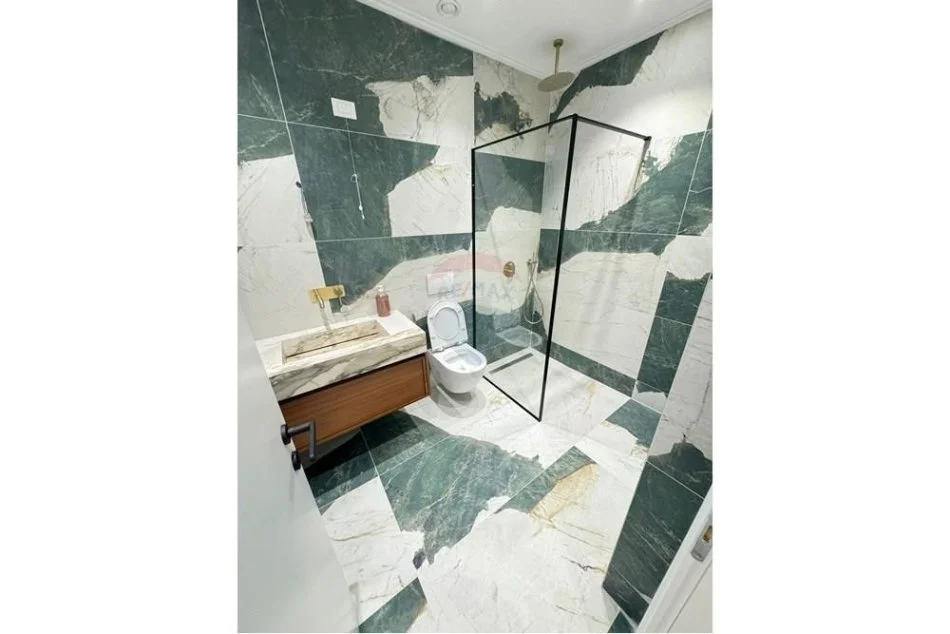 Tirane, shitet apartament 3+1 Kati 7, 161 m² 650.000 € (EKSKLUZIVE! APARTAMENT 3+1+2+PARKIM TE LAKE VIEW)