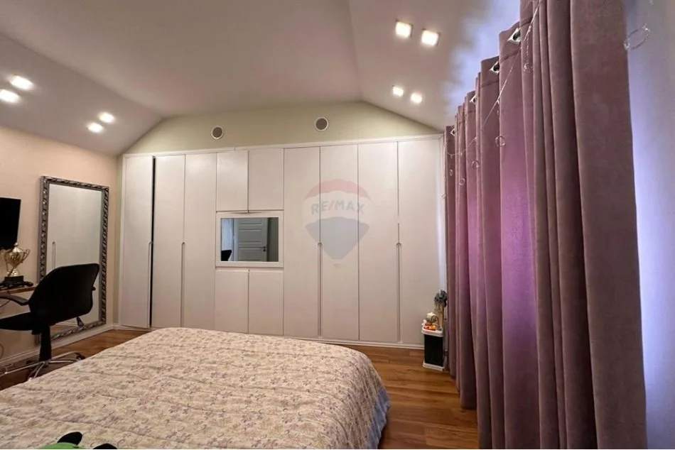 Tirane, jepet me qera apartament 3+1 Kati 3, 180 m² 750 € (Bryli , Materniteti i Ri)