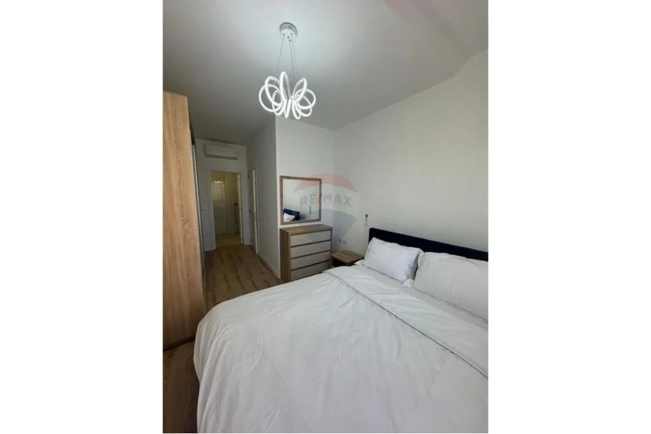 Tirane, jepet me qera apartament 2+1 Kati 3, 116 m² 700 € (Apartament 2+1+2 me qera prane Kompleksit Star)