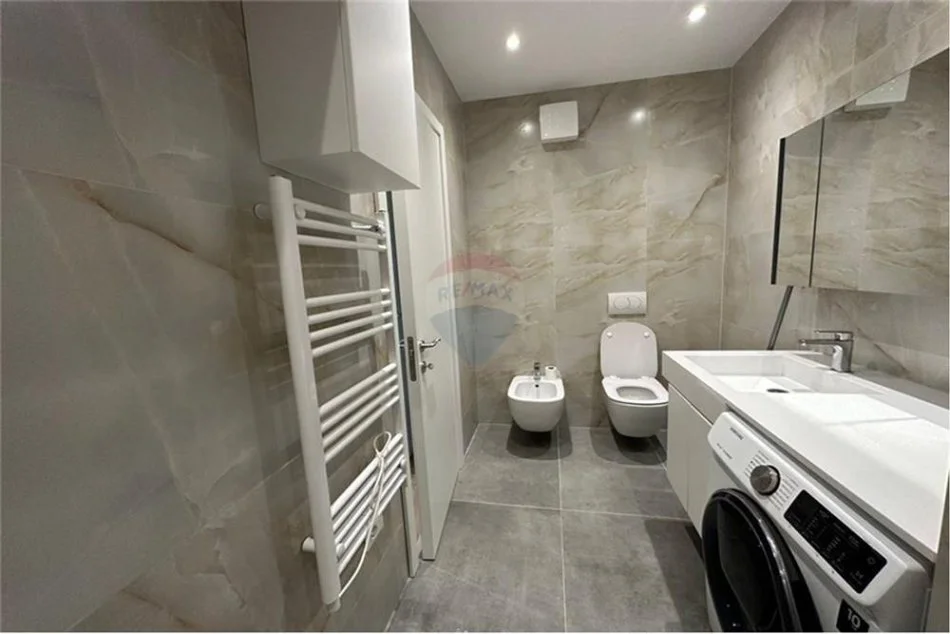 Tirane, jepet me qera apartament 1+1 Kati 5, 79 m² 700 € (Zogu i Zi,)