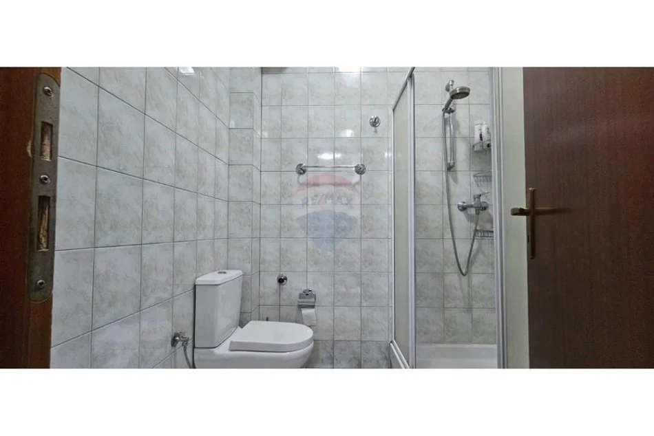 Tirane, jepet me qera apartament 2+1 Kati 3, 100 m² 800 € (Bllok)