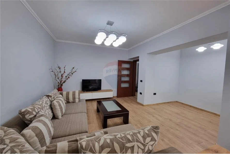 Tirane, jepet me qera apartament 1+1 Kati 5, 60 m² 600 € (Rruga Myslym Shyri)