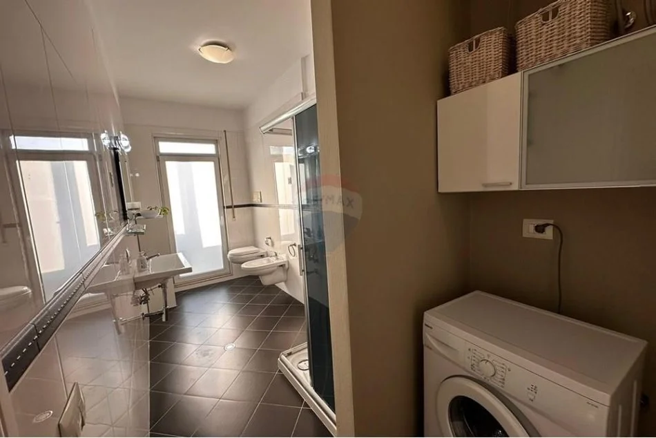 Tirane, jepet me qera apartament 1+1 Kati 5, 85 m² 800 € (Myslym Shyri,)