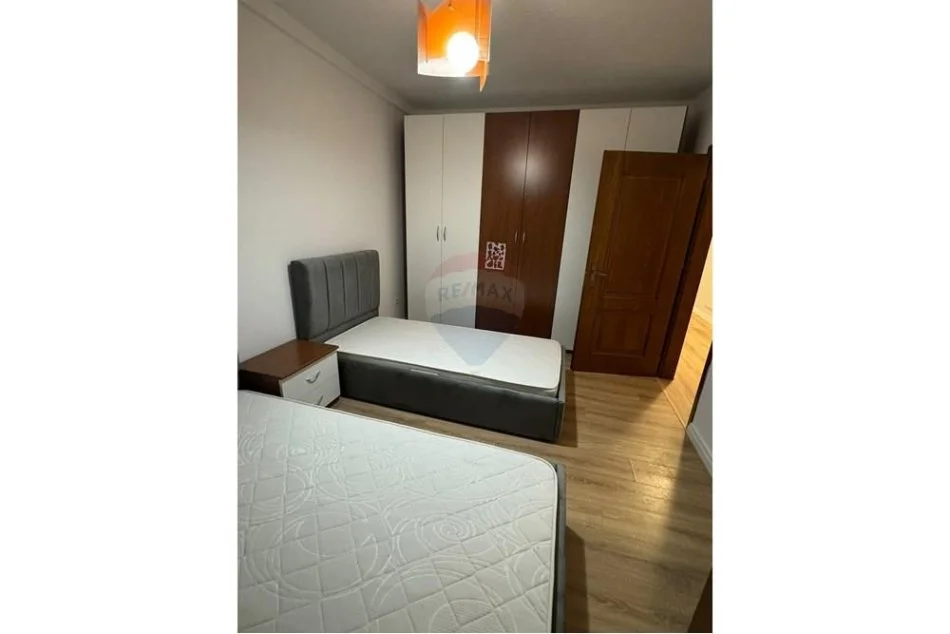 Tirane, jepet me qera apartament 2+1 , 117 m² 800 € (Liqeni i Thatë)