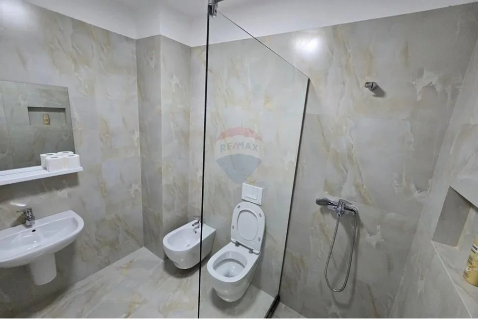 Tirane, jepet me qera apartament 2+1 Kati 5, 100 m² 650 € (Selitë - Pallati me Shigjeta)