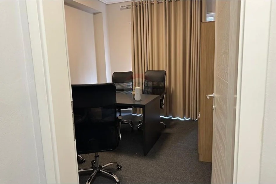 Tirane, jap me qera apartament 3+1 , 135 m² 850 € (Liqeni i Tiranës, Albania)