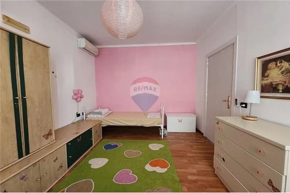 Tirane, jepet me qera apartament , 1.200 € (Vilat Amerikane)