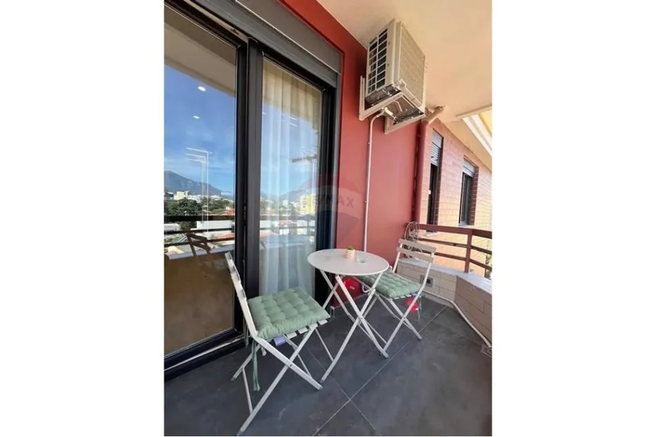 Tirane, jepet me qera garsonier , 40 m² 550 € (Rruga e Kavajës,)