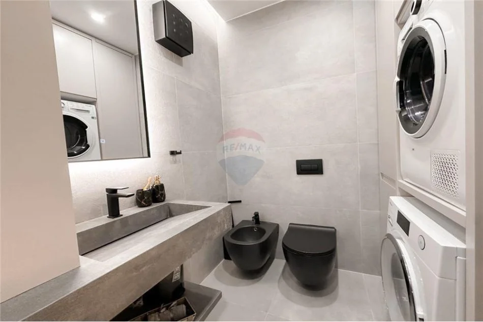 Tirane, jepet me qera apartament 2+1 , 2.000 € (Margarita Tutulani)