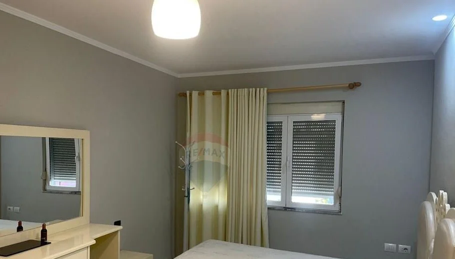 jepet me qera 2+1 , 70 m² 400 €