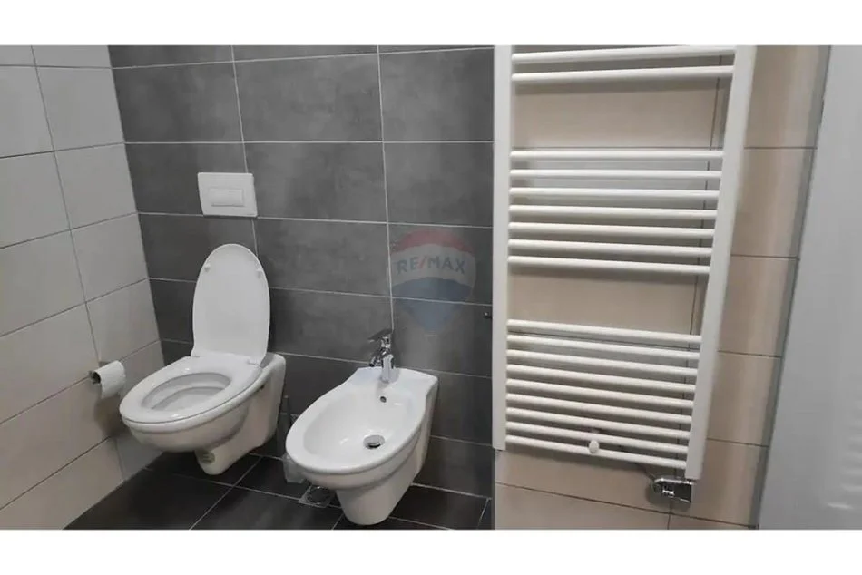Tirane, jepet me qera apartament+verande | Penthouse 2+1 Kati 11, 90 m² 1.000 € (Pazari i Ri)