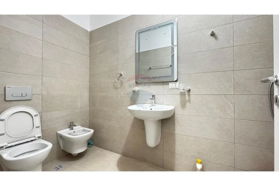 Tirane, jepet me qera 1+1 , 60 m² 420 € (Porcelan - Oxhaku, Shqipëri)