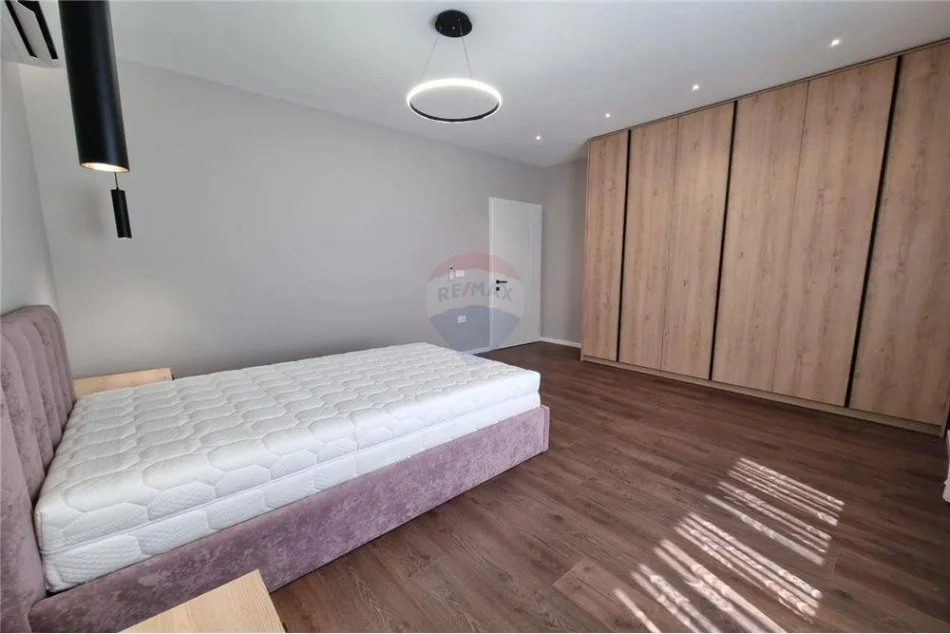 Tirane, jepet me qera apartament 2+1 , 800 € (Vasil Shanto)