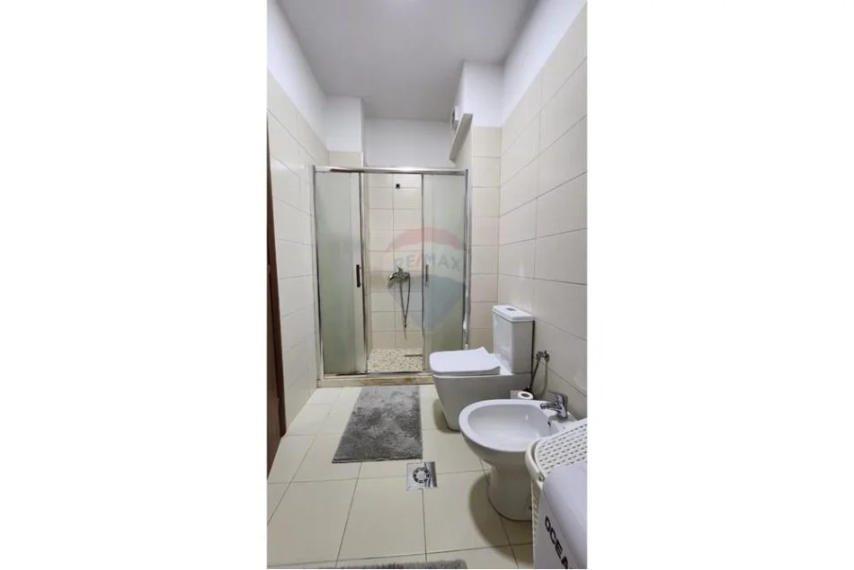 Tirane, shitet apartament 2+1 Kati 3, 120 m² 150.000 € (Rruga PETI - Liqeni i Thatë)