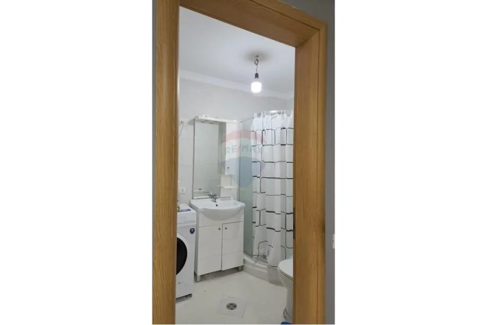 Tirane, jepet me qera apartament 2+1 , 650 € (Don Bosko)