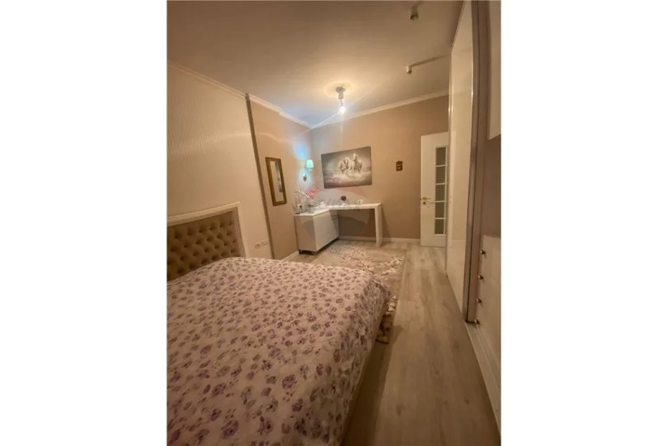 Tirane, jepet me qera apartament 2+1 Kati 7, 99 m² 700 € (Apartament 2+1 per qira tek Kontakti)