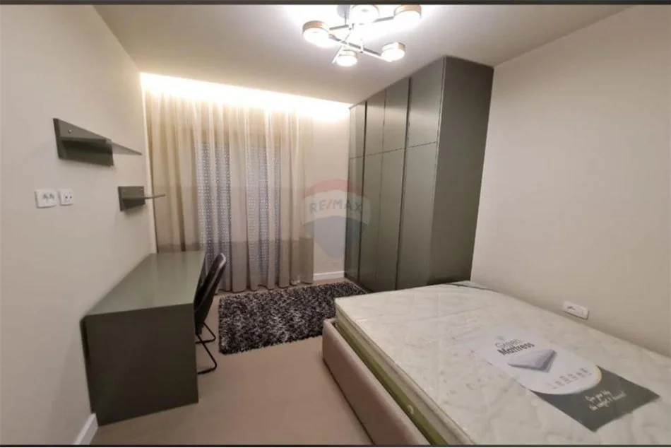 Tirane, jepet me qera 3+1+Ballkon Kati 1, 190 m² 1.800 € (Liqeni i thate)