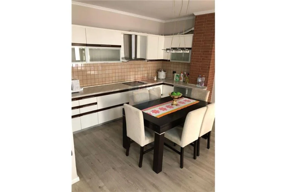 Tirane, jepet me qera 2+1 , 105 m² 640 € (Komuna e Parisit, Shqipëri)