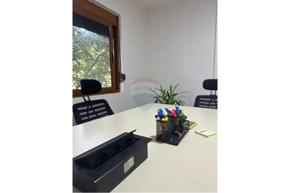 Tirane, jepet me qera zyre Kati 1, 69 m² 850 € (Qender)