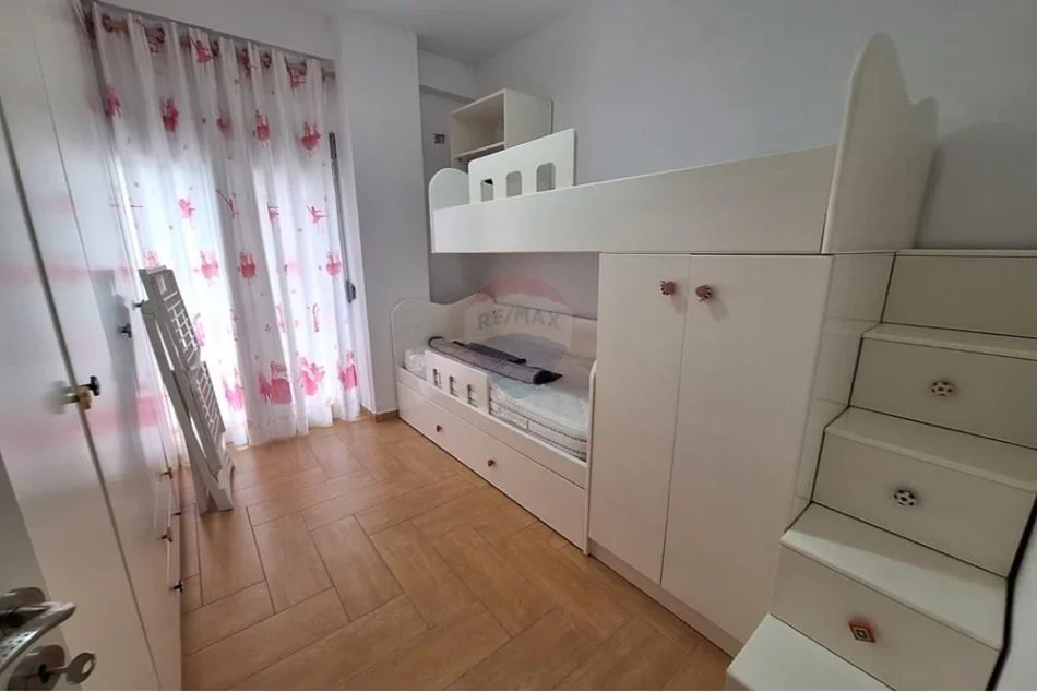 Tirane, jepet me qera apartament 2+1 , 100 m² 600 € (jordan misja)