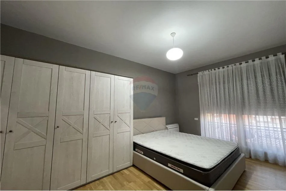 Tirane, jepet me qera apartament 2+1 Kati 7, 120 m² 1.200 € (rruga kavajes, kompleksi deliorgji)